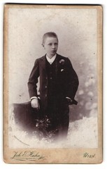 Photograph Joh. E. Hahn, Vienna, Mariahilfergasse 105, portrait of a boy in A