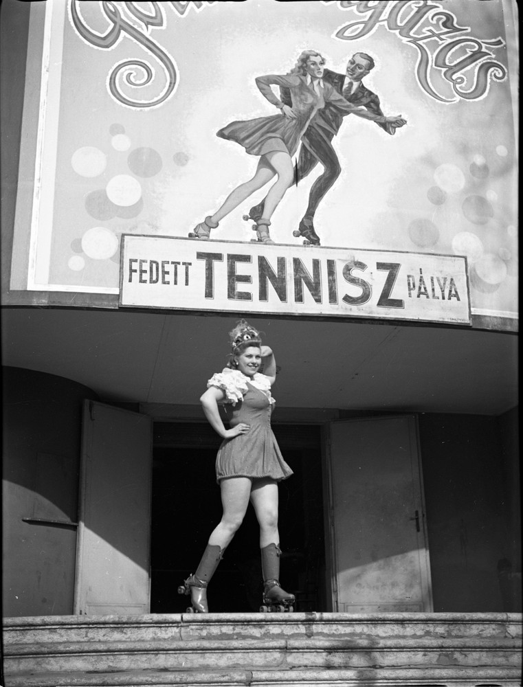 sexy girl on roller skates, world-famous circus production, István ELEK and Ernő