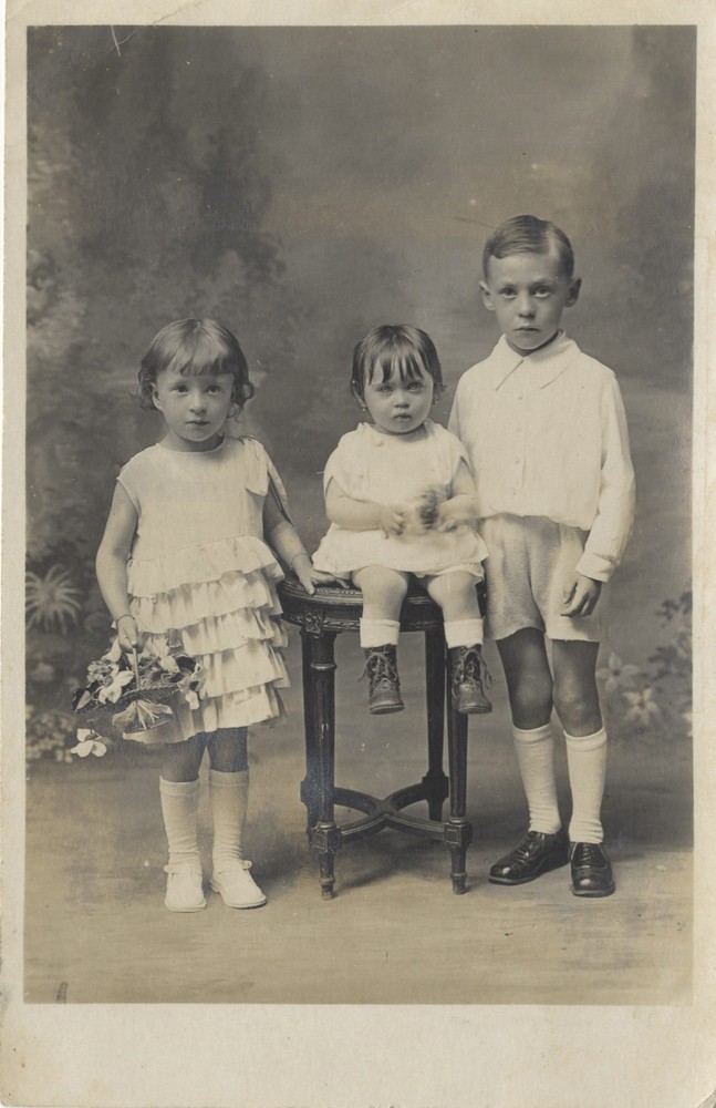 Children’s History Social France Photography Vintage Analog PL34L1A10