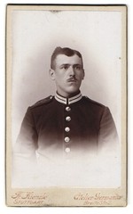 Photograph Fr. Kienzle, Stuttgart, Breite Str. 2, portrait guard soldier in Unif