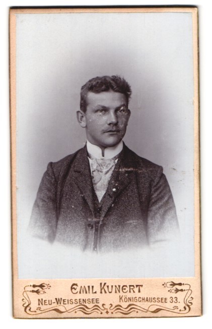 Photograph Emil Kunert, Neu-Weissensee, Königchaussee 33, portrait young man
