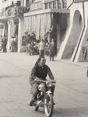 STREET SCENE IN BELLAGIO, ITALY BY PHILIP GENDREAU, RARE EARLY 2000’s ART PRINT