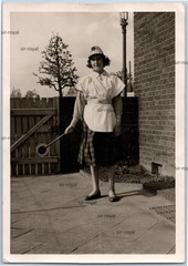 German Red Cross Woman with Trowel – 1950s – Student Pilot – Red Cross – Photo 9x13cm