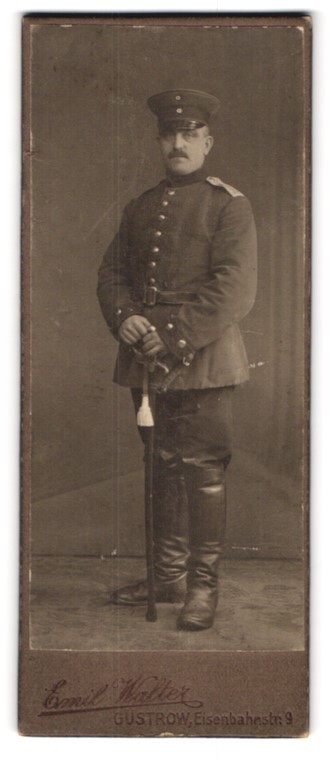 Photograph Emil Walter, Güstrow, Railway Road 9, Soldier in Uniform with Saber