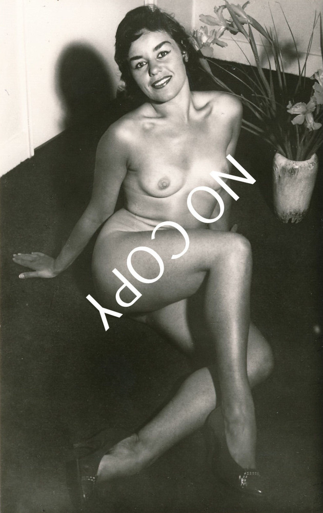 Photo pretty young woman nude art photographer unique around 1960 X176