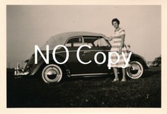 Photo Pretty Lady with VW Beetle Vintage Convertible around 1960 X39