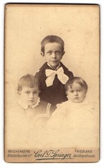 Photograph Carl G. Springer, Reichenberg, Altstädterplatz 12, portrait of three