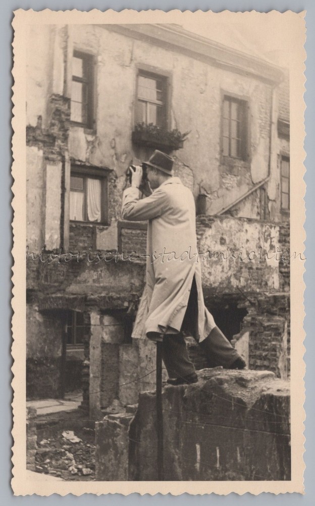 Duisburg Ruhrort 1949 – Man Photographing – Old Photo 1940s