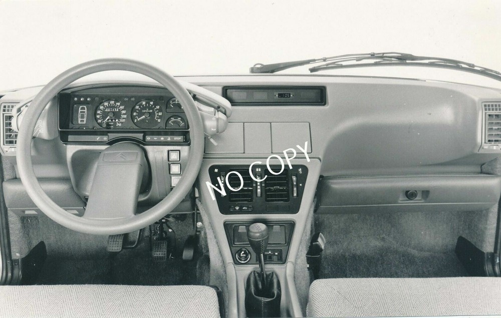 Manufacturer Archive Photo – Automotive Car Vehicle – Citroen Dashboard C1.66