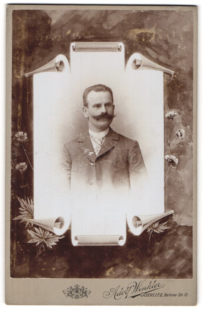 Photograph Adolf Winkler, Görlitz, Mr. Lais in suit with walrus beard, in yoke