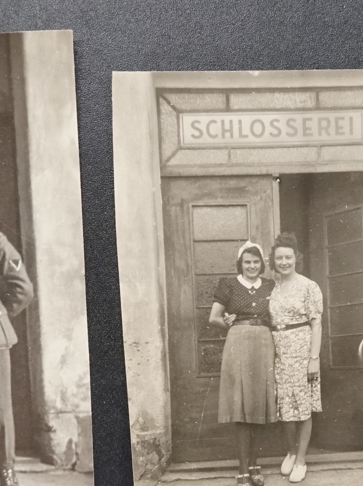 Photo Portrait Man Woman Business Berlin Locksmith Sign Bundle Lot View
