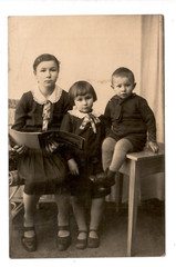 13113-Photo postcard * mother with bd. children * 1920s