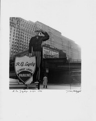 Tom Palazzolo Signed Photo «R. G. Lydy’s Sign (Clark Street)» 1963 Chicago