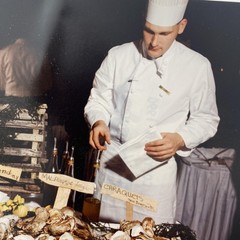 Vintage 1990 Zinger Chef Oyster Bar Seafood Color Original Photograph 5×7 Glossy