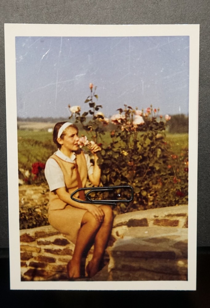 Photo Portrait Girl Teen Color Model 1963 Dedication Roses Flowers Picture Old