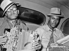 Russell Lee Photo, «Musician Playing Accordian in a Car» Louisiana, 1938