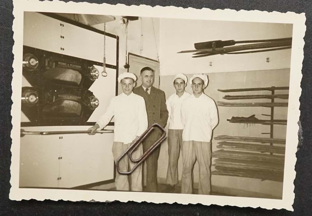 Photo Portrait Baker Pastry Chef Apprentice Oven Sign Advertising Work Boy Picture