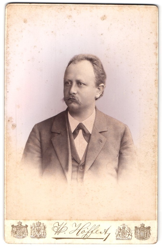 Photograph W. Höffert, Berlin, Unter den Linden 24, portrait of you. H. Hesse in J
