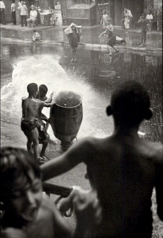 1940 1980s Original Helen Levitt New York City Street Cooling Off Art Photo