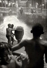 1940 1980s Original Helen Levitt New York City Street Cooling Off Art Photo