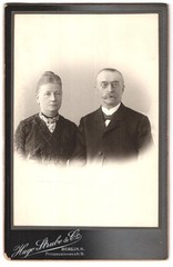 Photograph Hugo Strube & Co, Berlin, Prinzessinnenstraße 16, man with pinch w