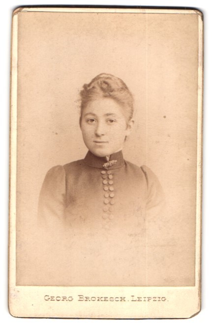 Photograph Georg Brokesch, Leipzig, Zeitzerstr. 2, Portrait Young Woman in Elegant