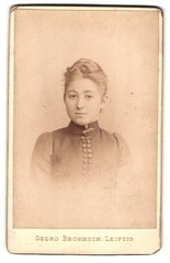 Photograph Georg Brokesch, Leipzig, Zeitzerstr. 2, Portrait Young Woman in Elegant