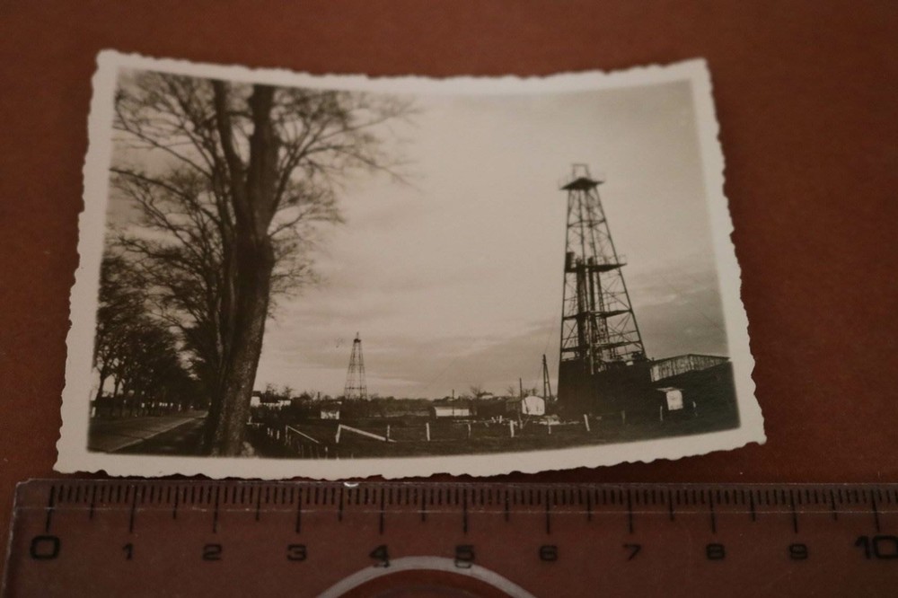 Great old photo drilling rigs?? oil production??? 1930s-40s