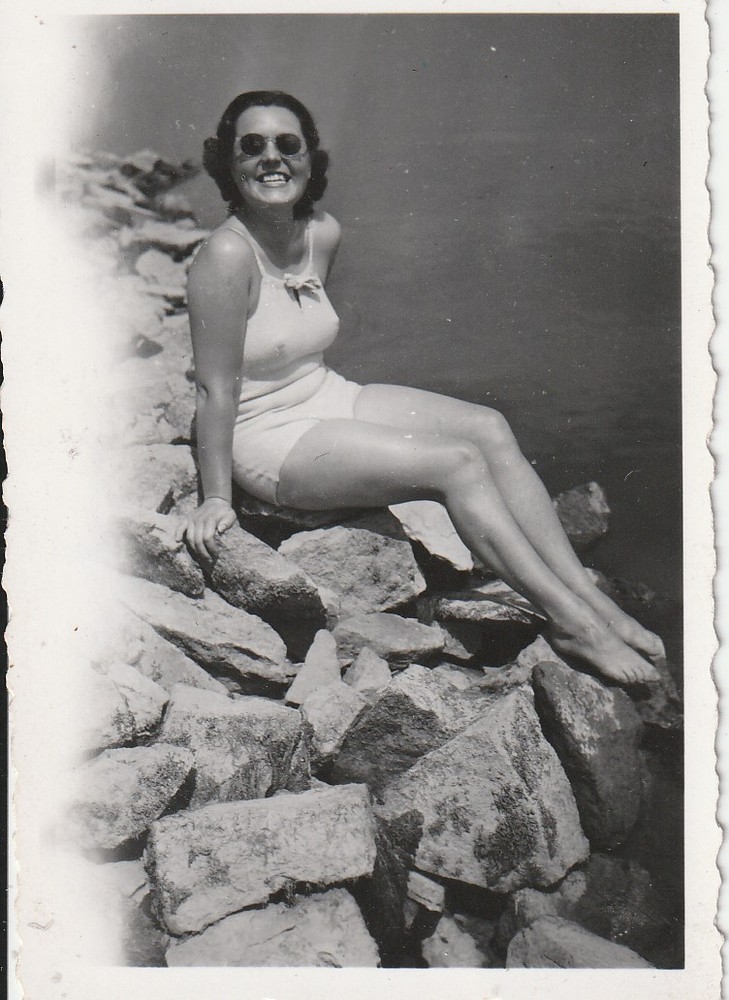 Vintage Photo Beautiful Woman in Swimsuit Beautiful Bosom Snapshot 1940s