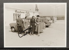 Photo Family Vintage Gas Station Melk Danube Car Cafe Sign Advertising Car Vehicle