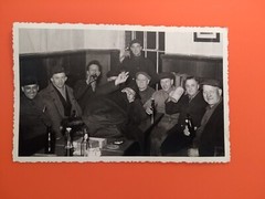 Photo old postcard large buddies men drinking Hofbräu beer funny round beer old photo
