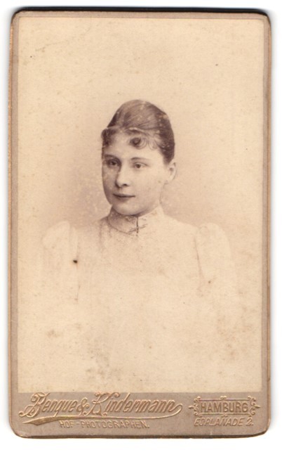 Photograph Benque & Kindermann, Hamburg, Esplanade 2, portrait of a young woman