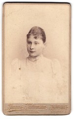 Photograph Benque & Kindermann, Hamburg, Esplanade 2, portrait of a young woman