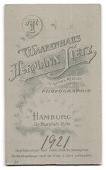 Photograph Hermann Tietz, Hamburg, size Burstah 12/14, elderly lady in dark K