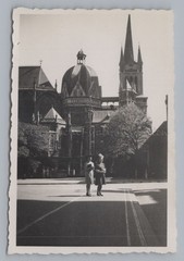 Aachen 1943 – 2 Women with Hat in Front of Cathedral – Old Photo 1940s