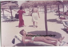 Z6344 Photo 1970s Artistic Nude Older Woman Beach