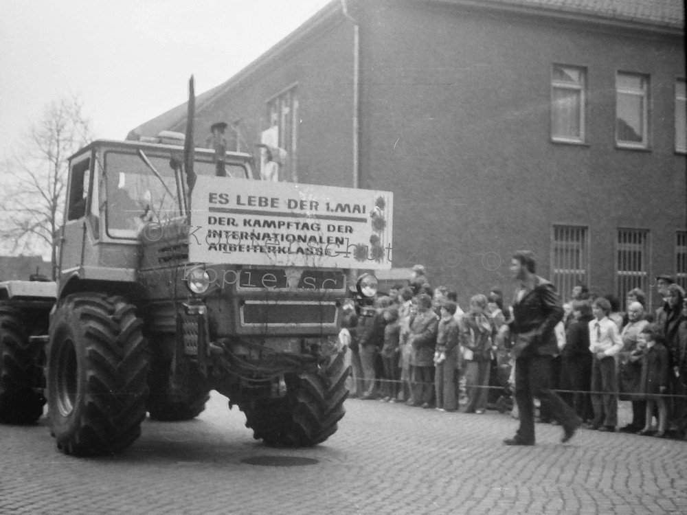 May 1 GDR Relocation K700? Bernau photo print in approx. 13x14cm from 1980 No. AM2_596