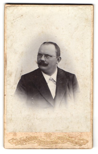 Photography Karl Wahl, Berlin, Groß-Görschenstr. 1, Portrait of a Gentleman with Glasses
