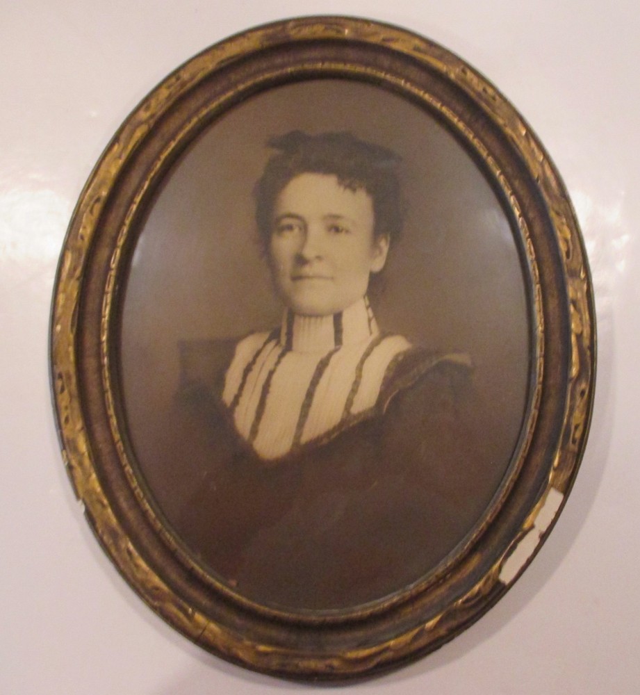 VINTAGE LARGE 16 X 13 IN HEAVY FRAMED B & W PORTRAIT OF WOMAN * PICTURE