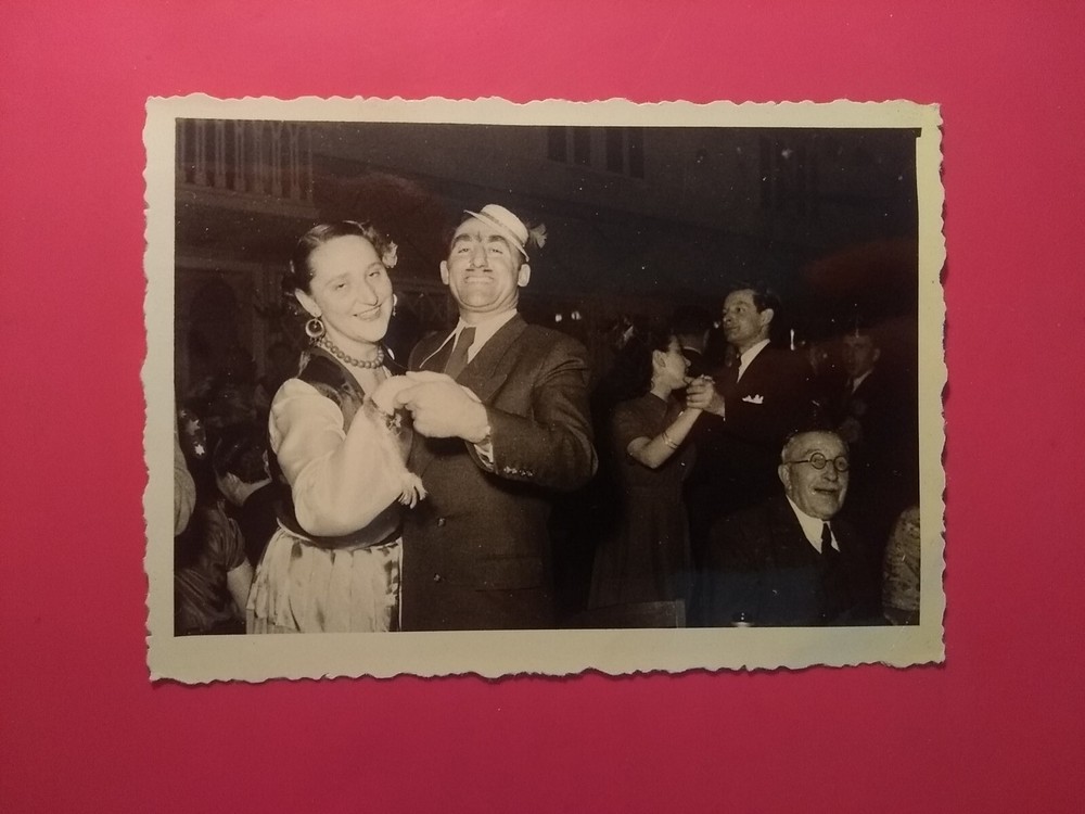 Old photo vintage antique funny man woman dancing in Theresienhof nice old photo