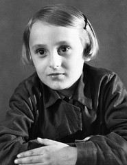 Edith Pezdika (later became photographer), girl’s portrait, by Eduard PEZDIKA, v