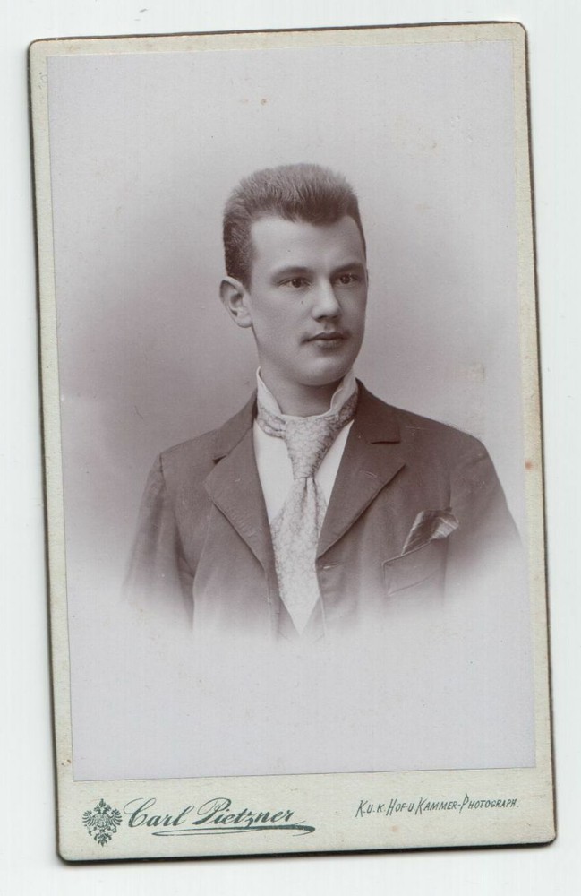 Man in a tie, photograph Carl Pietzner, Brno