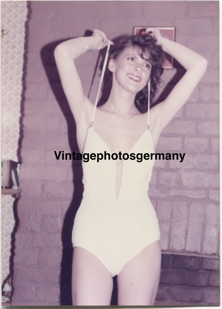 Z6017 Photo 1970s Artistic Nude Pretty Woman