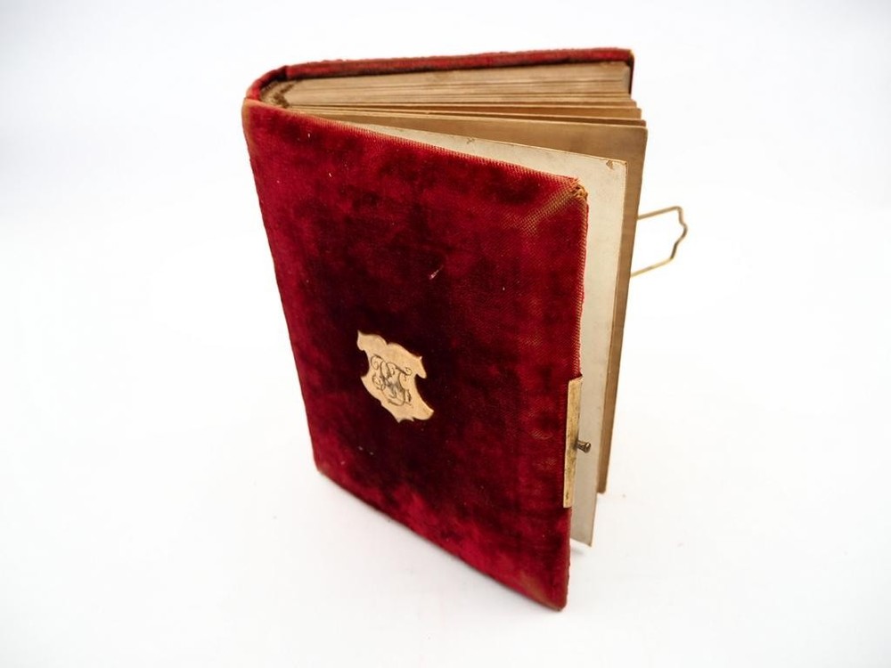 Antique Photo Album No Pictures 16x21cm Red Velvet Cover With Metal Clasp
