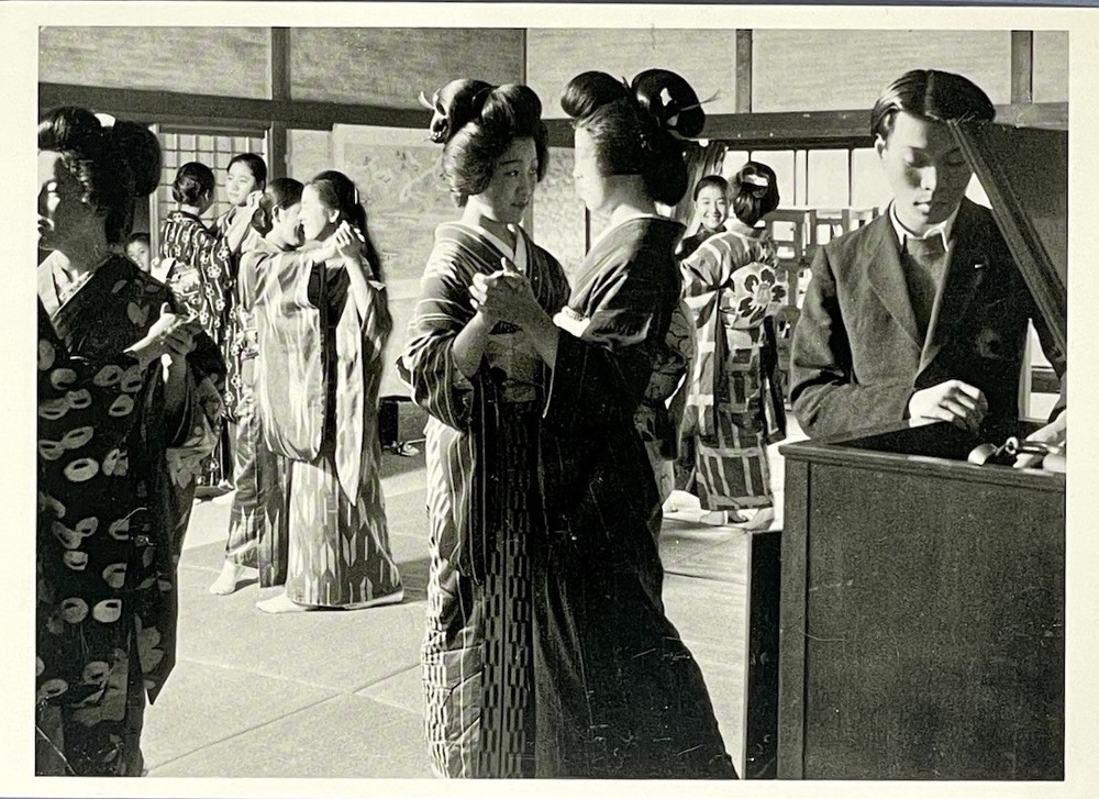 Geishas Japan 1935 Art Photo Print Card Fotofolio 4”x6”