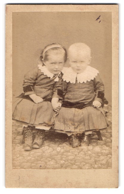 Photography Portrait Cute Child Couple in Pretty Clothes