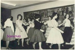 The dance of beautiful girls, 1 photo; DIN A 4, black and white, studio: no details