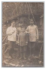 Portrait Soldiers Officers Next To Shelter 1st WW2 – Vintage Photo 1910s