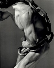1996 Herb Ritts Muscular Nude Male Model In Chains 1985 Art Photo Engraving