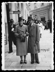 Chernivtsi – Couple in Busy Street – 1930s 1940s – Cern?u?i – Photo 6x8cm